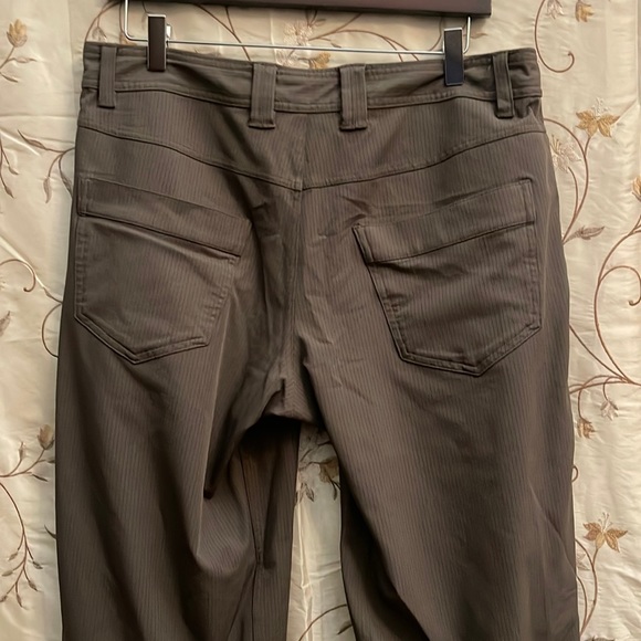 Mens Pants. Lululemon. Mint Condition - Picture 2 of 10